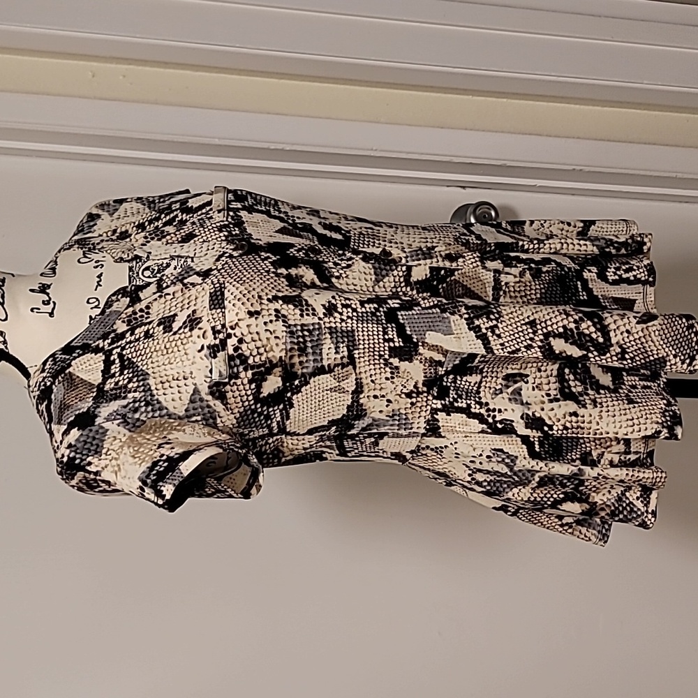 ๐ฆ3/$25 Dana Buchman snake pattern button-down shirt EUC - Picture 6 of 9
